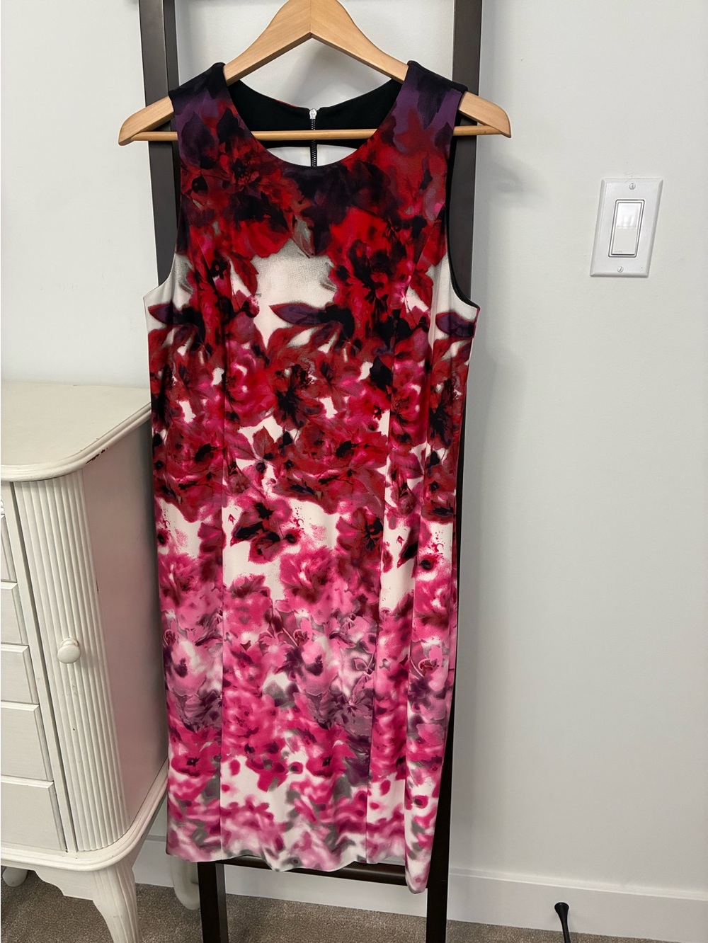 Joseph Ribkoff dress! Size 14 Sleeveless Floral Shift Dress in Red & Pink - Picture 2 of 7